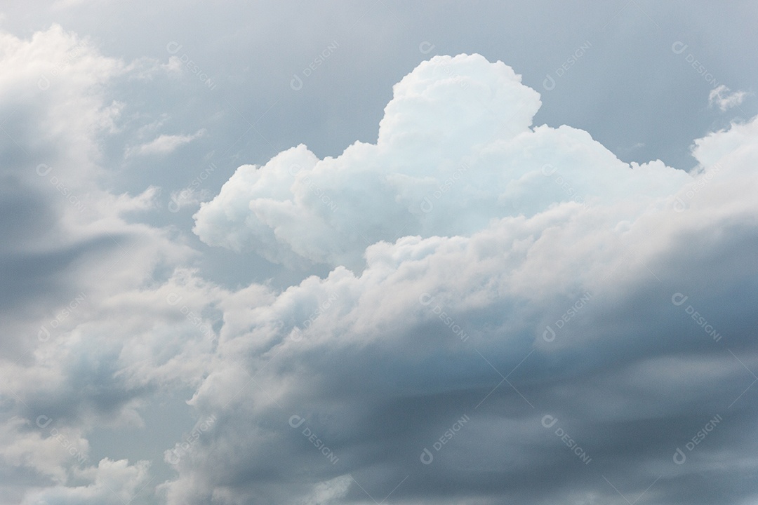 nuvens carregadas de chuva no céu do Rio de Janeiro.