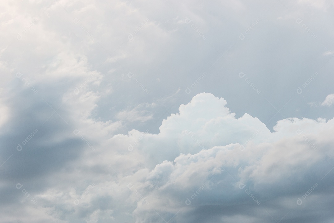 nuvens carregadas de chuva no céu do Rio de Janeiro.