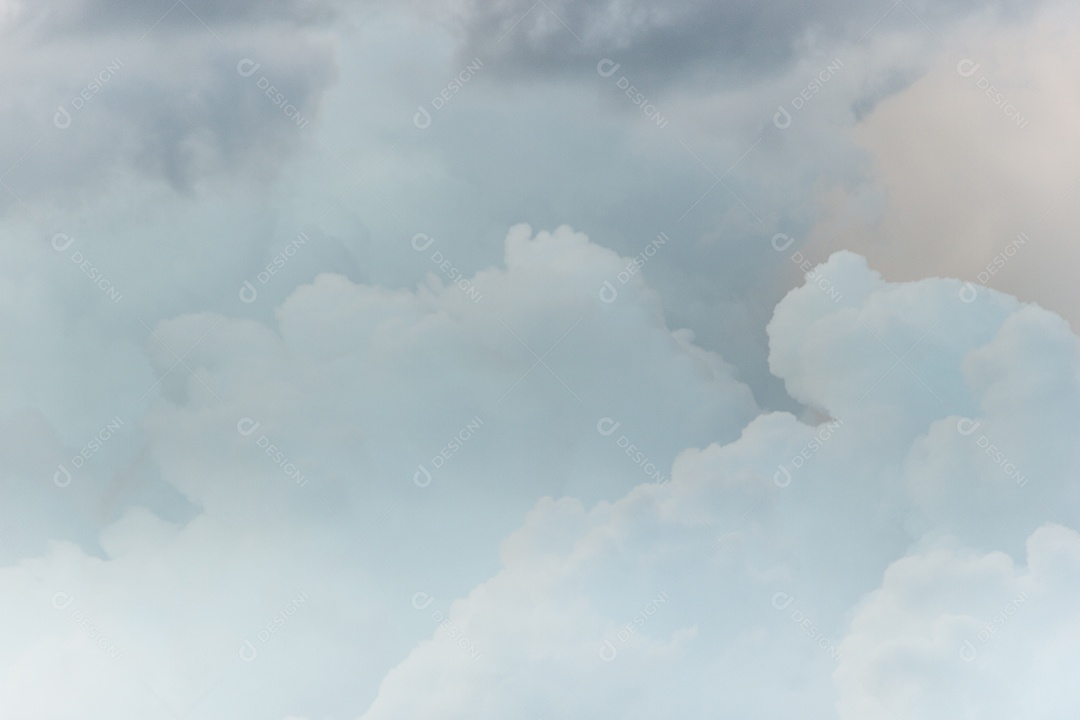 nuvens carregadas de chuva no céu do Rio de Janeiro.