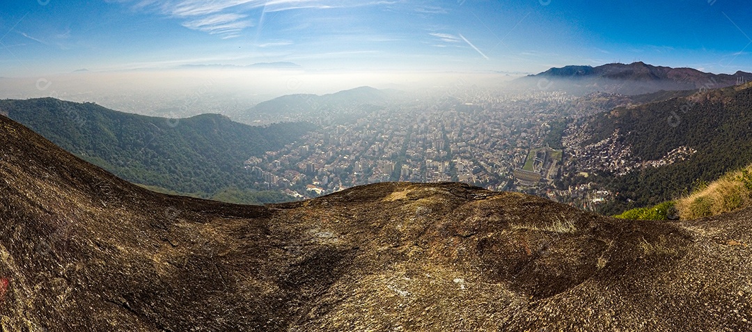 bela vista do pico do pico perdido no rio de janeiro, brasil.