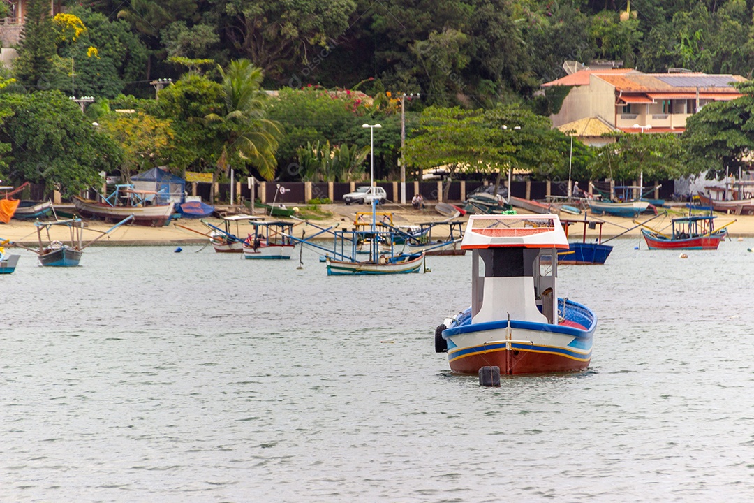 praia de cascalho localizada em Santa Catarina Brasil