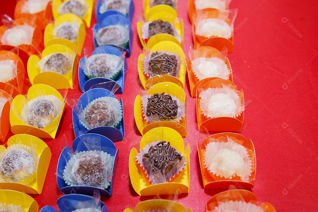 brigadeiro e doce de aniversário