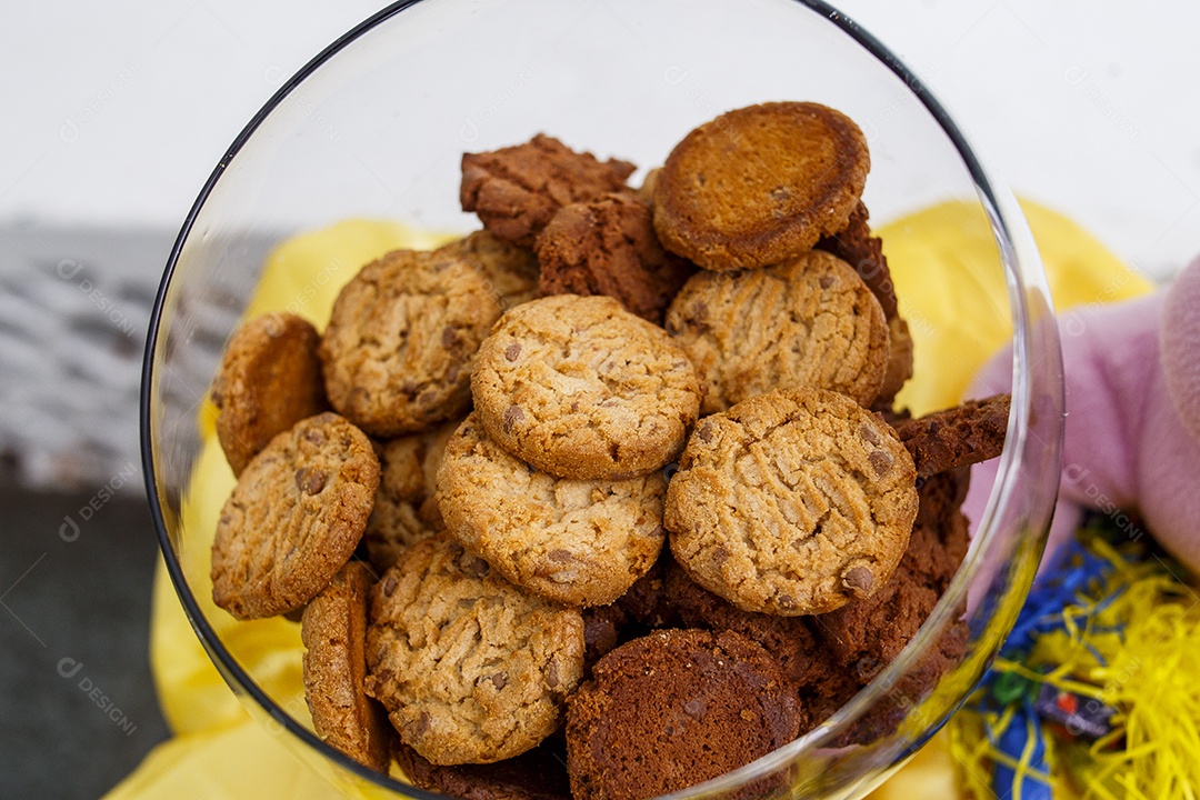 potes de vidro com biscoito