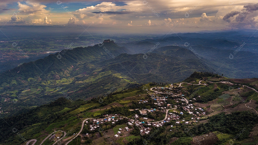 Paisagem de montanha, na Tailândia.