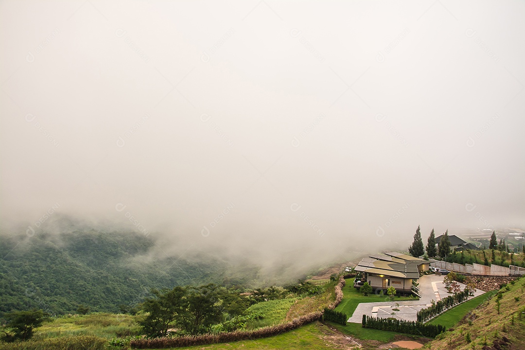 Opinião da imagem da paisagem do nevoeiro, Tailândia