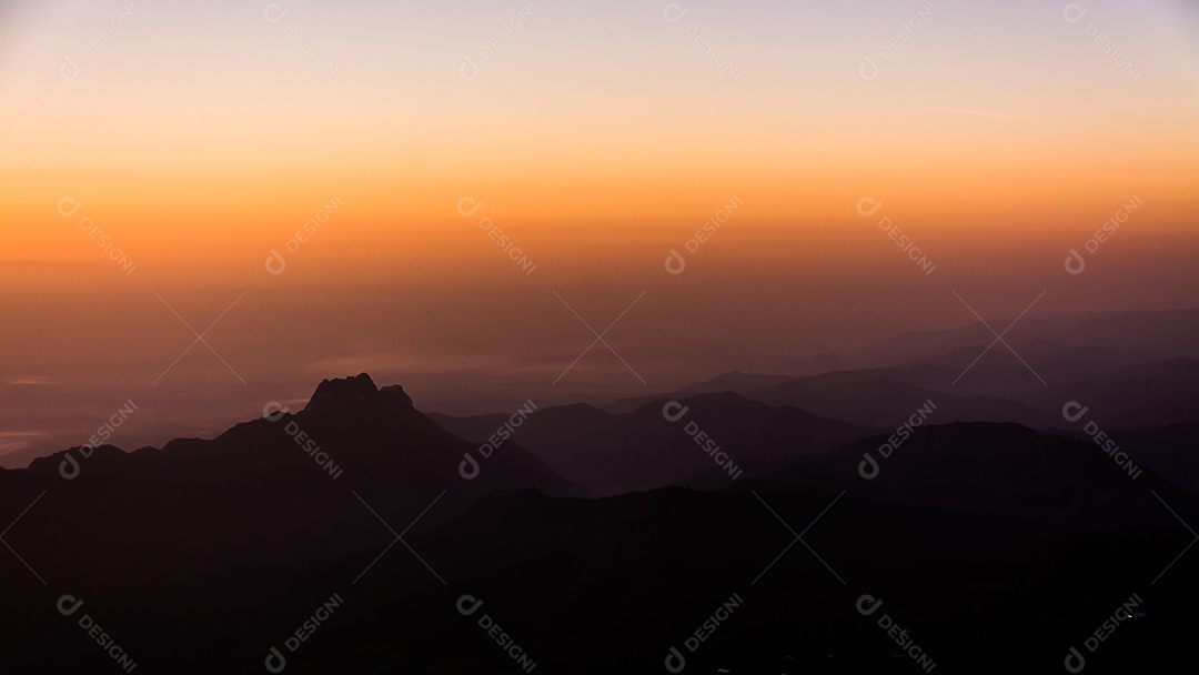 Camadas de montanha.