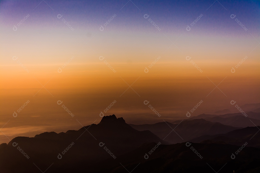 Camadas de montanha.