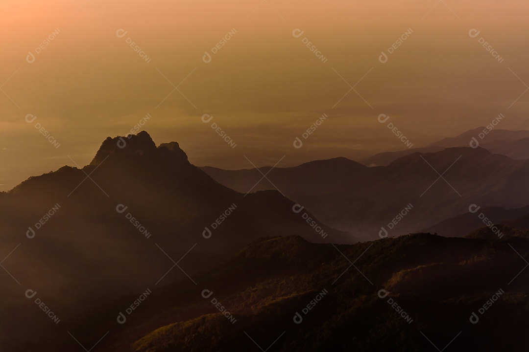 Camadas de montanha.