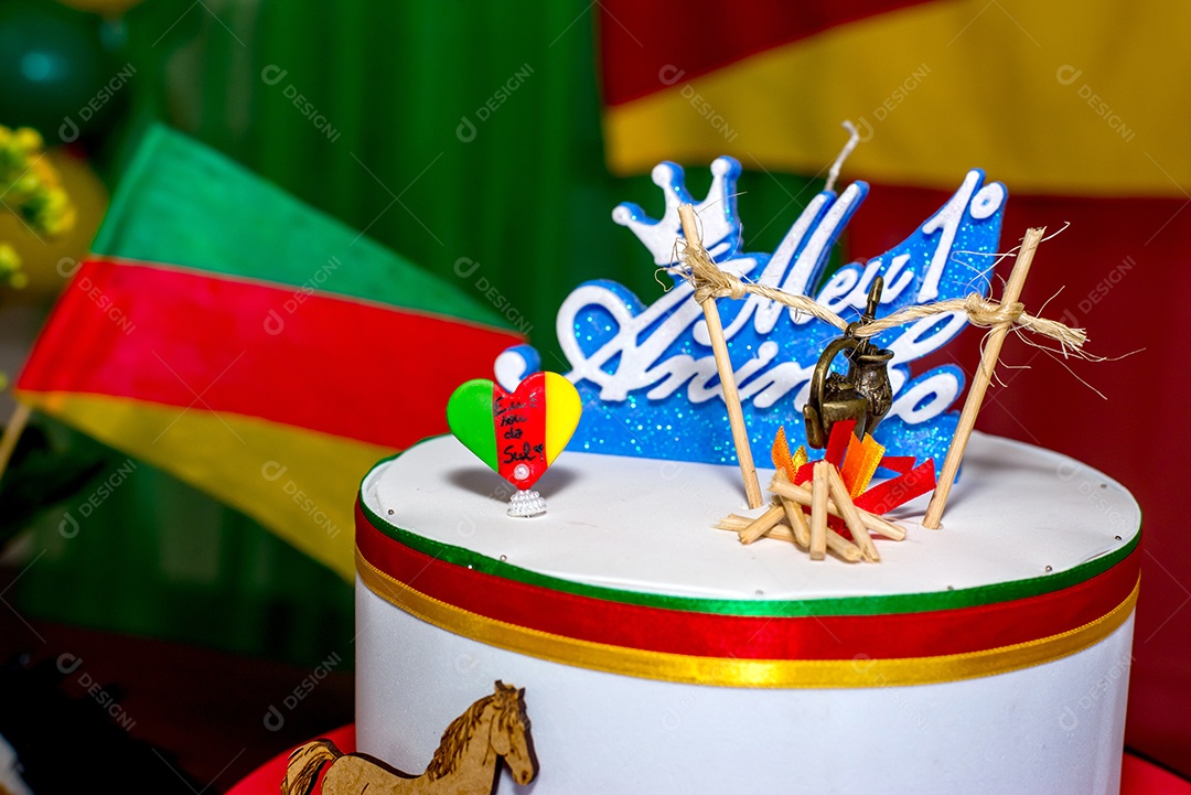 Bolo decorativo gaúcho para festa infantil