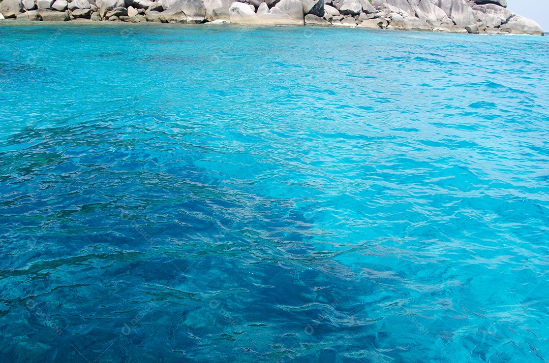 Lindo mar azul das ilhas Similan na Tailândia, Ásia.