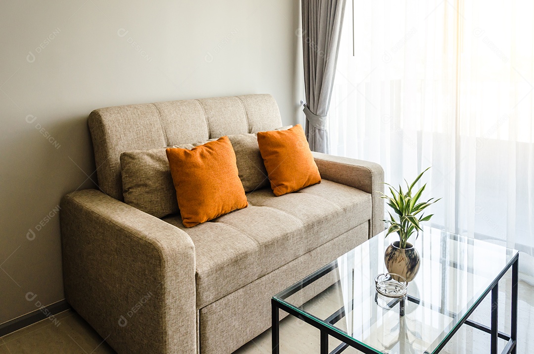 Sofá na sala de estar.