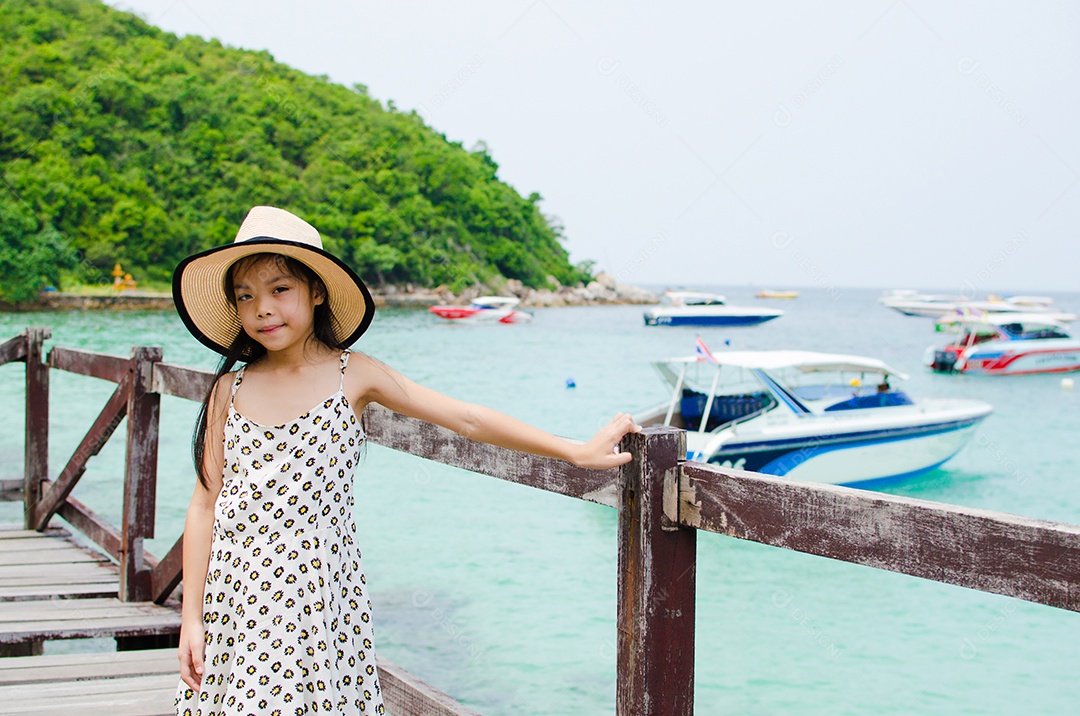 Mar de jovem asiática de retrato.