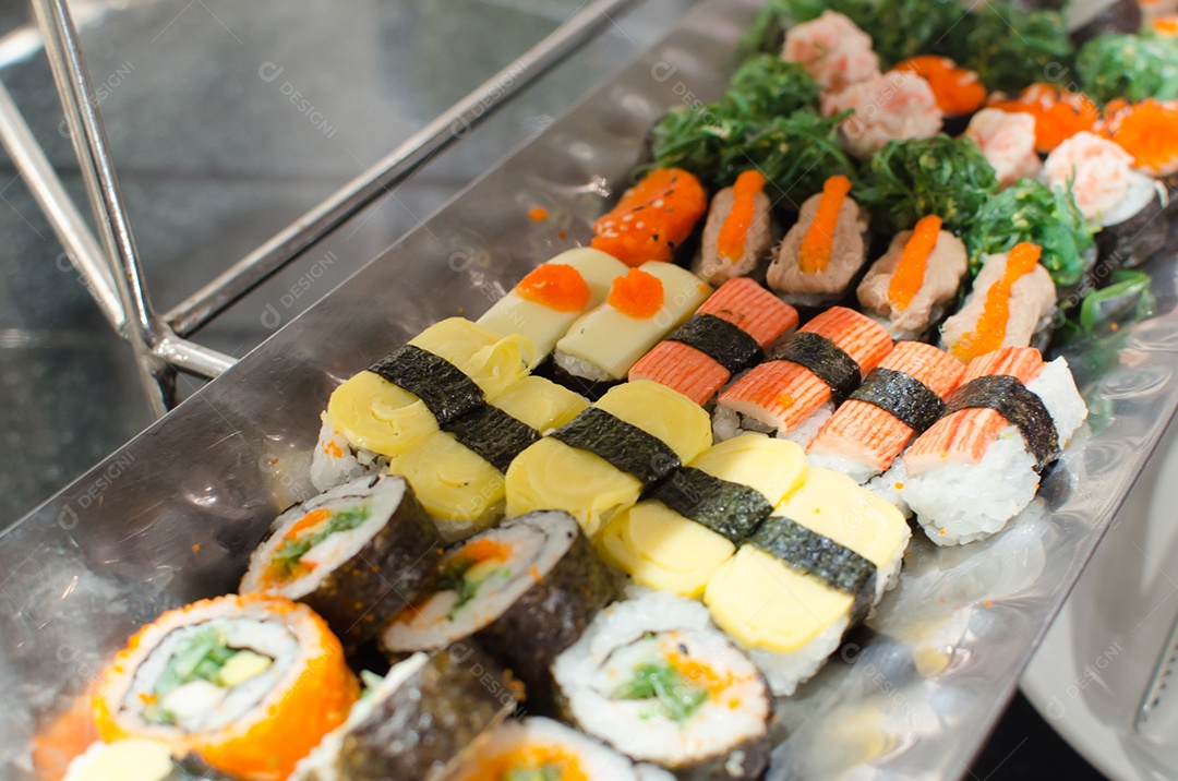 Comida japonesa. Rolo de sushi.