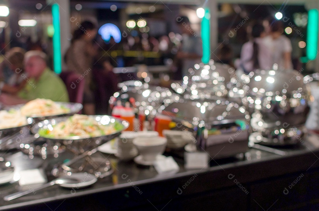 Buffet de desfoque abstrato no restaurante do hotel para segundo plano.