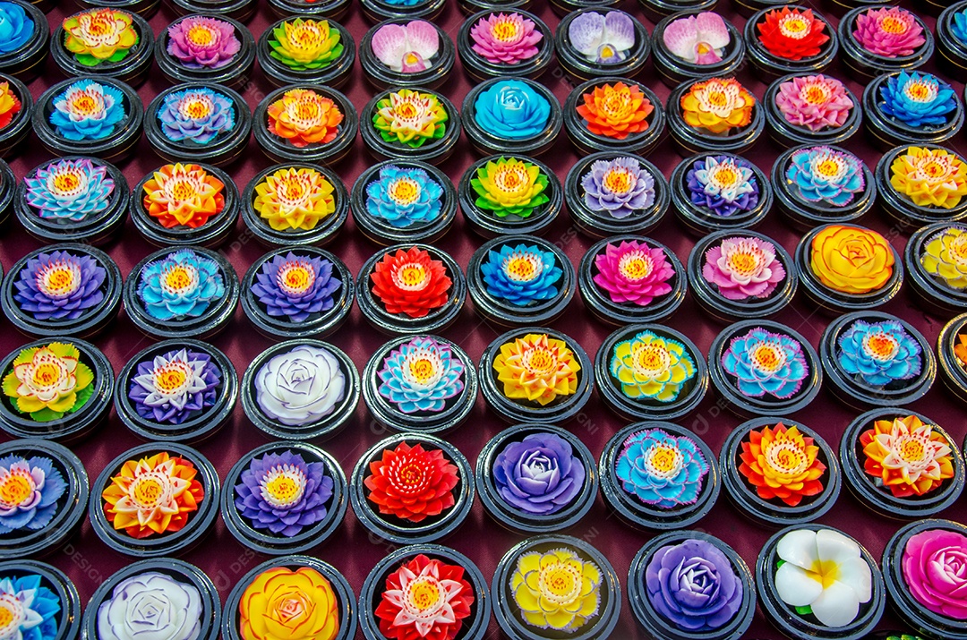 Sabonete aroma floral esculpido é feito à mão.