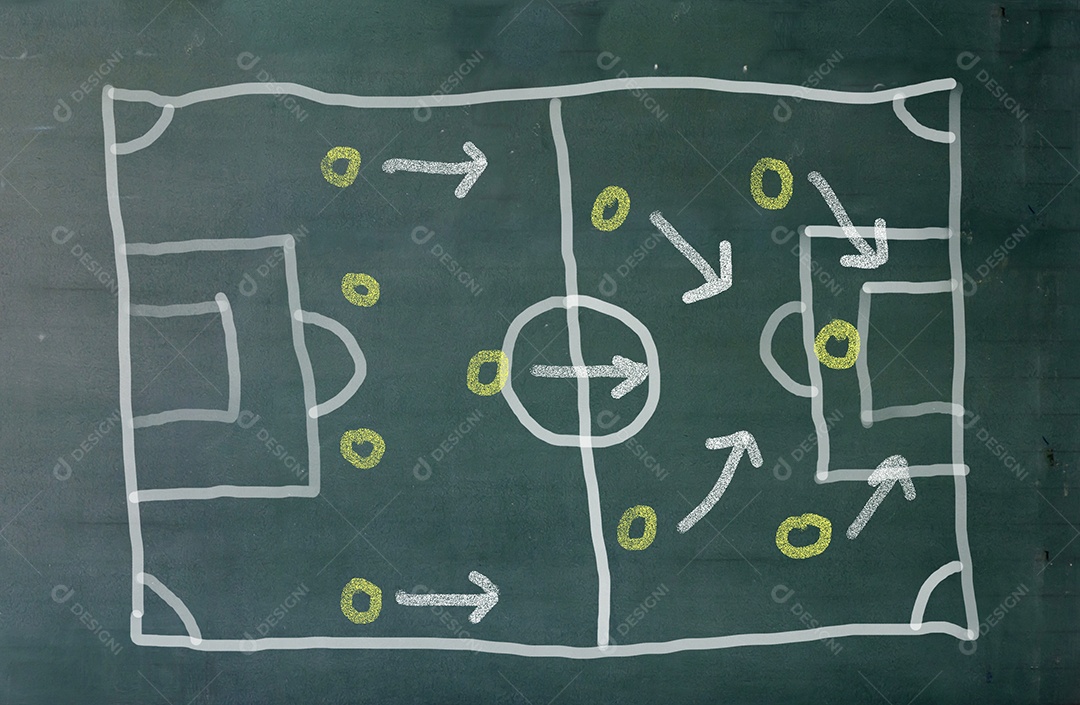 Planos para jogar futebol em um quadro-negro.