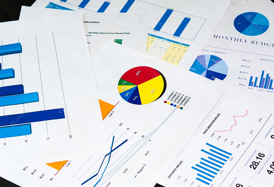 O gráfico de negócios é colocado na mesa.