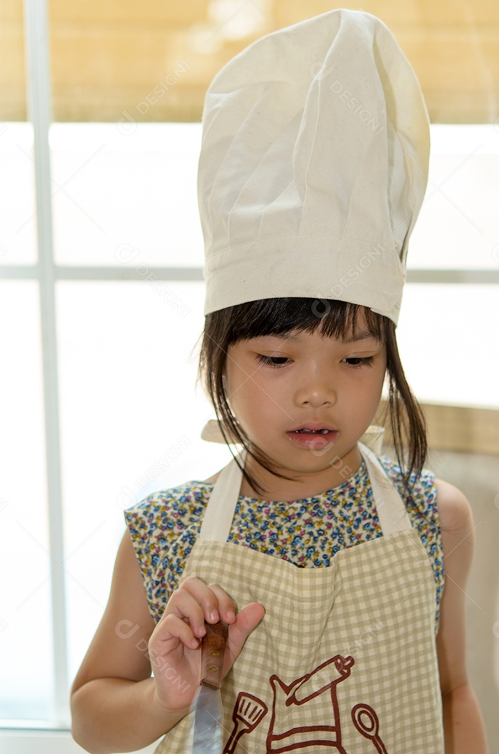 Chef bonita o asiático uma jovem.