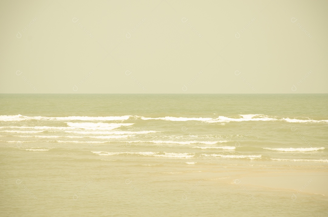 A praia em estilo grunge e retrô.