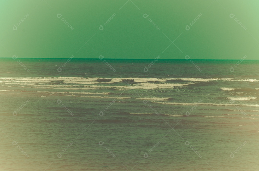 A praia em estilo grunge e retrô.