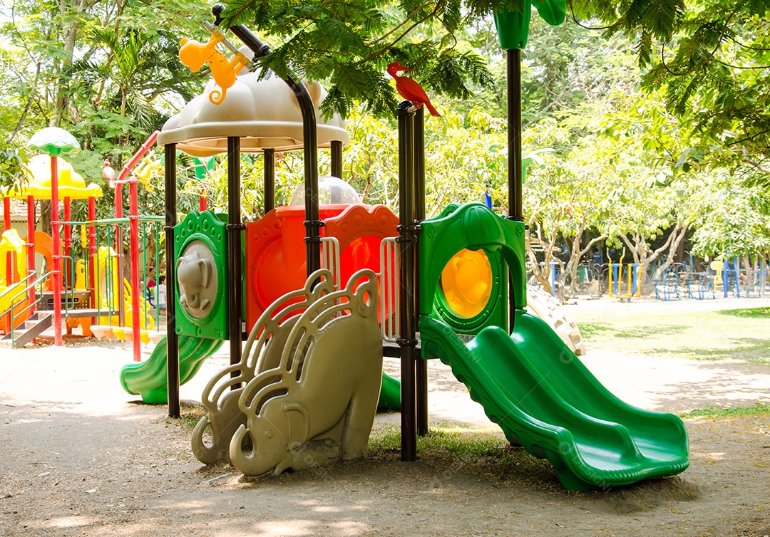 Parque infantil no parque.