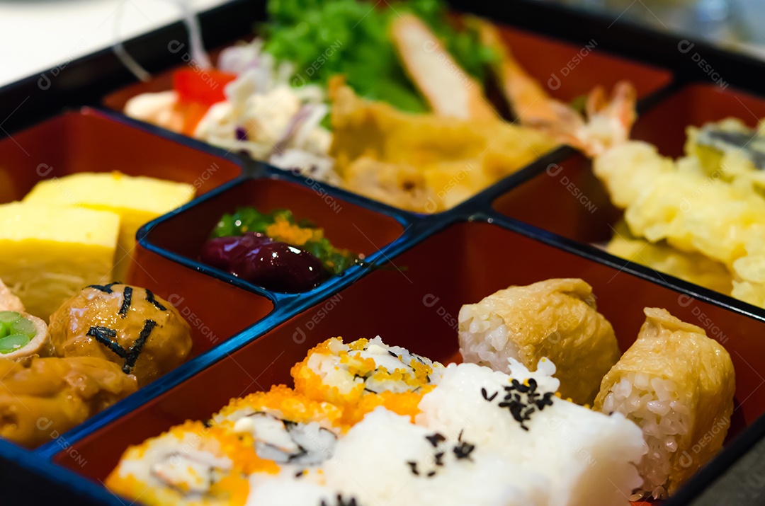 Bento é uma comida japonesa.