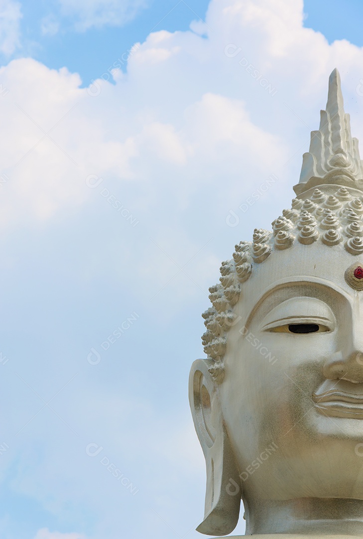 Céu de fundo de rosto de Buda.