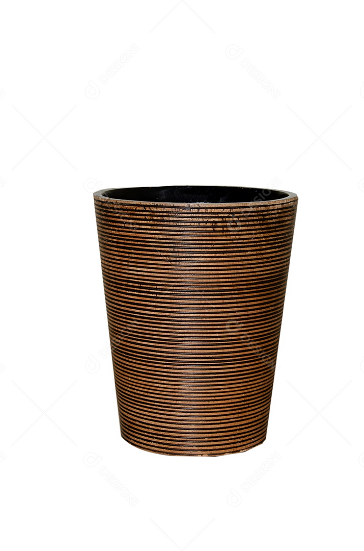 Lixo de madeira isolado de um fundo branco.