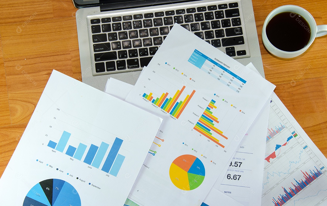Gráficos, tabela de negócios. O local de trabalho dos empresários.