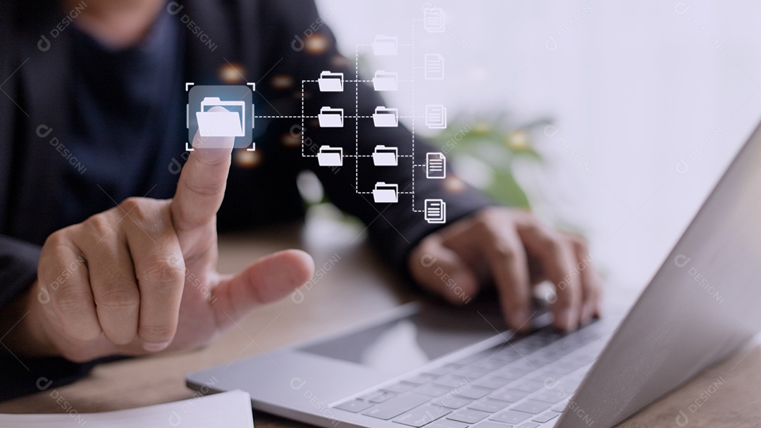 Sistema de gerenciamento de documentos (DMS) sendo configurado pelo consultor