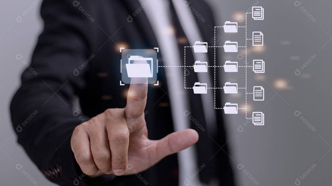 Sistema de gerenciamento de documentos (DMS) sendo configurado pelo consultor