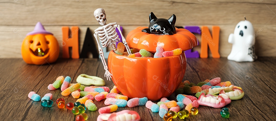 Feliz dia de Halloween com doces fantasmas, tigela de abóbora, Jack O lan
