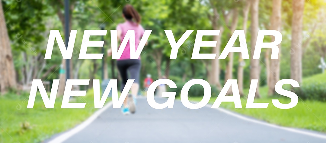 Novo começo de ano novo com jovem correndo no parque ao ar livre