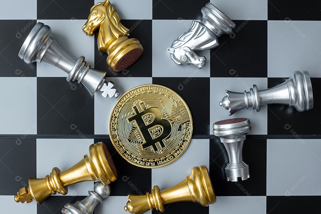 pilha de moedas de criptomoeda Bitcoin dourada e peça de xadrez