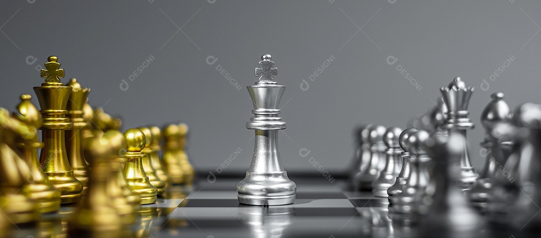 Figura de xadrez de prata e ouro no tabuleiro de xadrez contra oponente duri