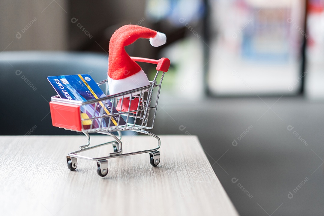Feliz Natal com Papai Noel diminuto, carrinho de compras