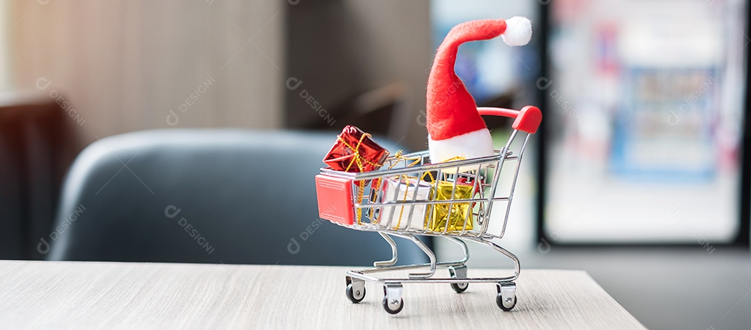 Feliz Natal com Papai Noel diminuto, carrinho de compras