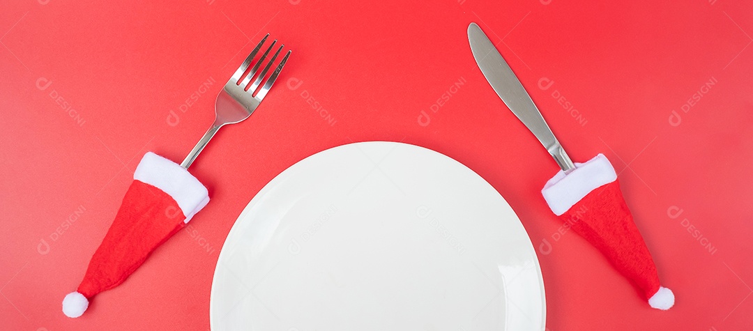 Feliz Natal com Papai Noel diminuto, placa branca, forquilha.