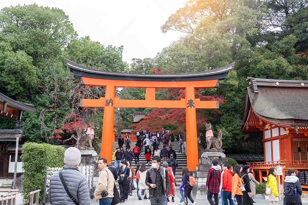 Santuário de Fushimi Inari-taisha na temporada de outono, localizado em Fushimi-ku. ponto turístico e popular para atrações turísticas em Kyoto