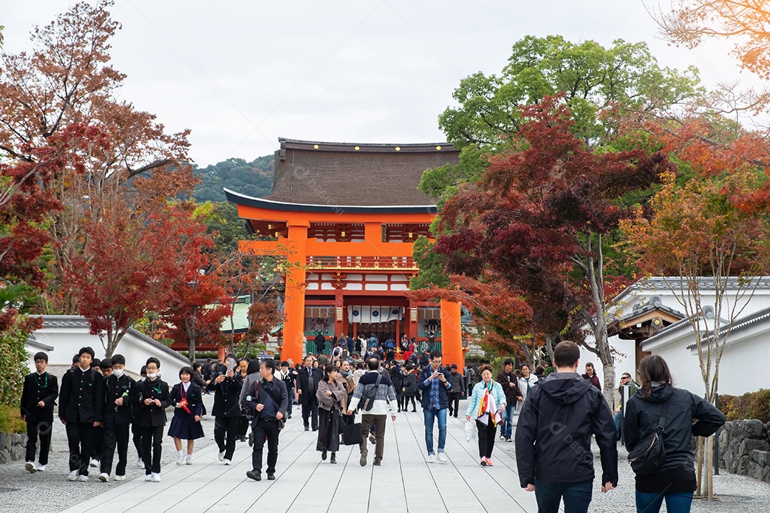 Santuário de Fushimi Inari-taisha na temporada de outono, localizado em Fushimi-ku. ponto turístico e popular para atrações turísticas em Kyoto