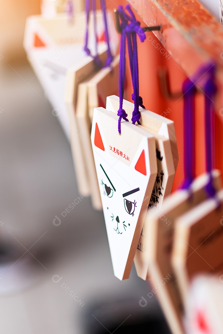 Fox Shape Ema, placas de desejos de madeira no santuário Fushimi Inari. localizado em Fushimi-ku. ponto de referência e popular para atrações turísticas em Kyoto. Kyoto, Japão, 27 de novembro de 2019