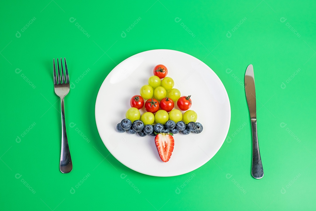 Árvore de Natal de vegetais e frutas orgânicas; Mirtilos, garra