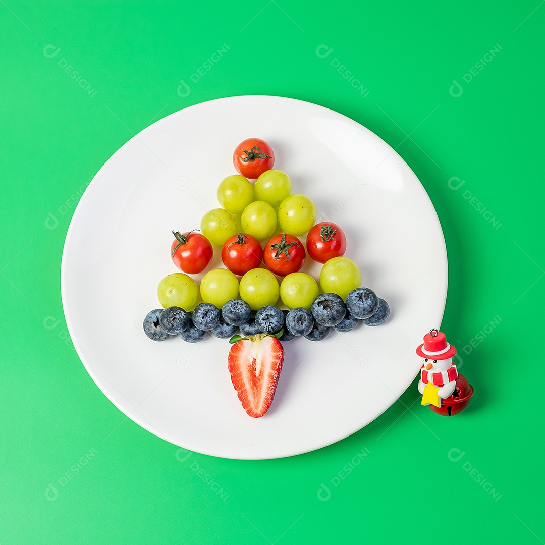 Árvore de Natal de vegetais e frutas orgânicas; Mirtilos, garra