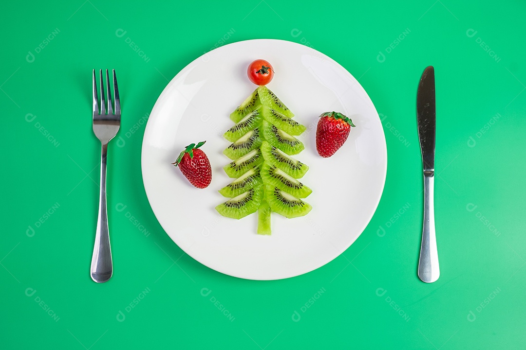 Árvore de Natal de vegetais e frutas orgânicas; Kiwi, Morango