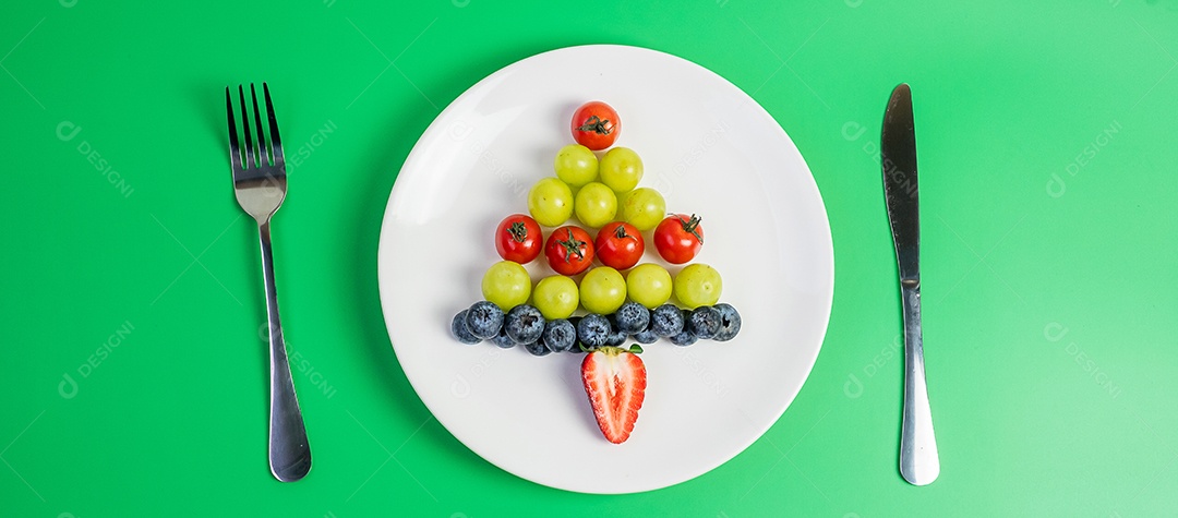 Árvore de Natal de vegetais e frutas orgânicas; Mirtilos, garra