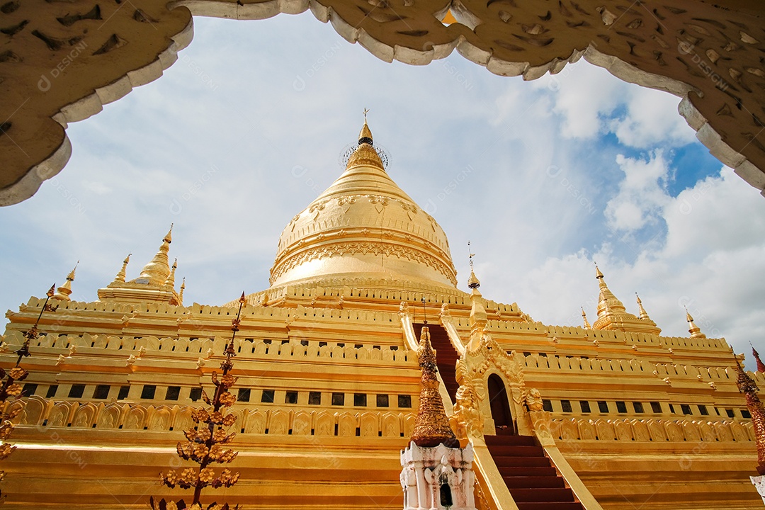 Shwezigon Pagoda é um templo budista localizado na cidade de Nyaung-U, Bagan, Myanmar. A construção do pagode começou durante o reinado do rei