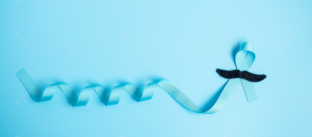 Novembro mês de conscientização do câncer de próstata, fita azul clara para apoiar as pessoas que vivem e estão doentes. Cuidados de saúde, homens internacionais