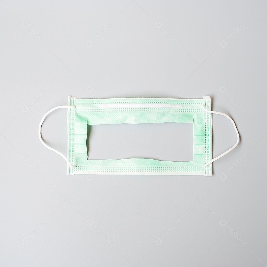 máscara facial médica em fundo cinza, previne coronavírus ou doença do vírus Corona (Covid-19). Anti-séptico, higiene pessoal, novo normal, viagens