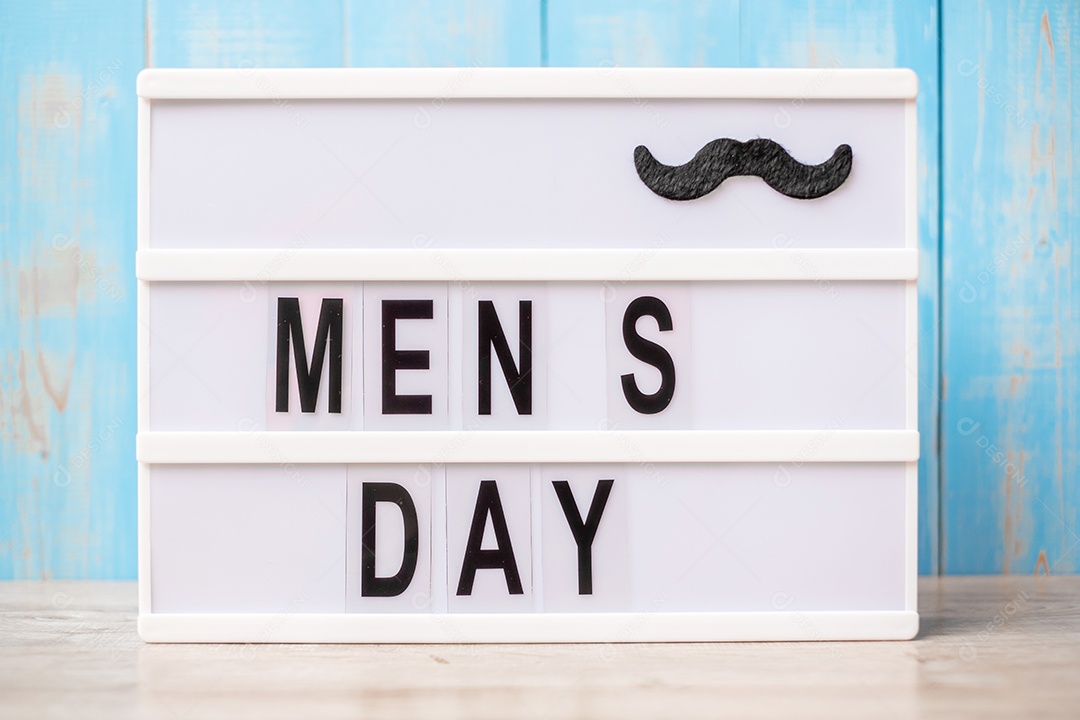 Texto do dia dos homens com bigode na mesa de luz. Dia internacional dos homens e conceito de dia dos pais