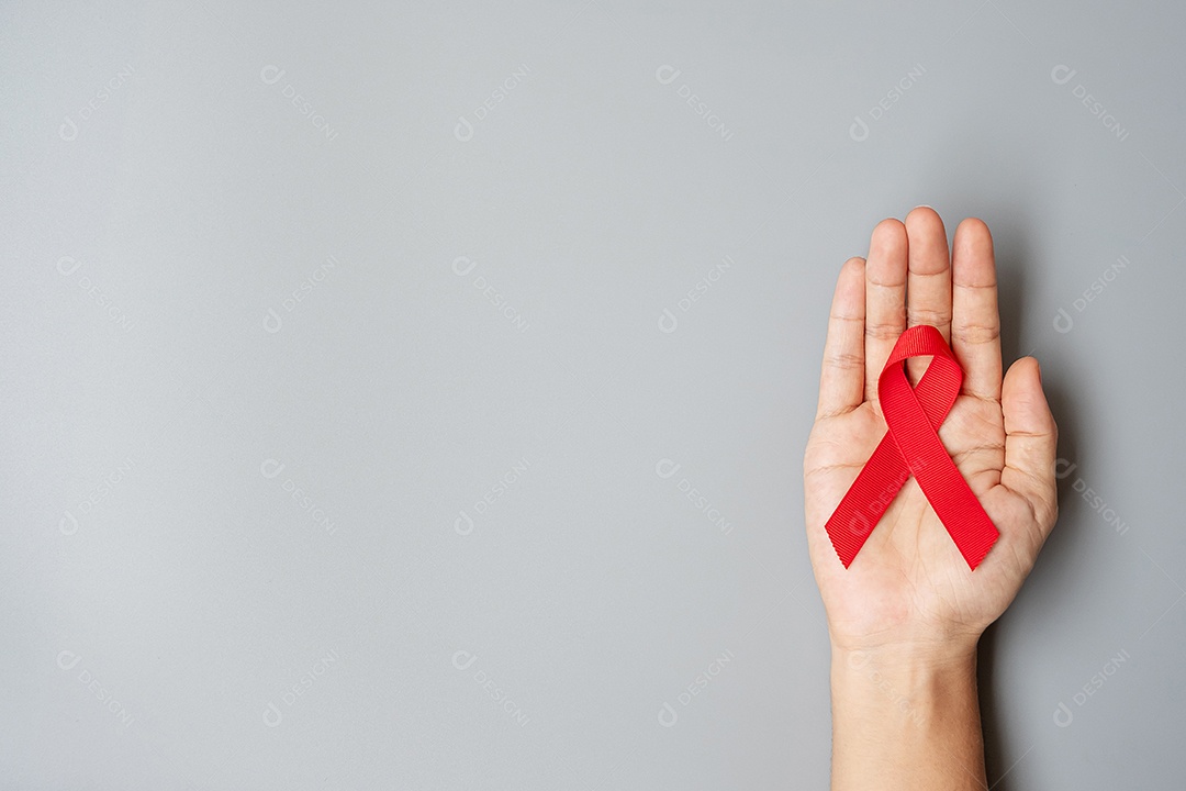 Borgonha Red Ribbon para apoiar as pessoas vivas e doentes. Saúde e conceito de sexo seguro. Dezembro Dia Mundial da Aids e Mês de Conscientização do Câncer